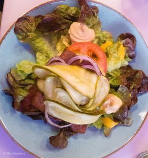 Bun Less This isn't BOB

Dopplepatti, THIS isn't b*con, smoked gouda ch*ese, Doppleketchup, ranch sauce, mustard, gherkins, lettuce, tomato and sweet onion. at DoppleGanger in Cambridge