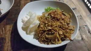 Noodle dish at Vegan Bali in Kuta