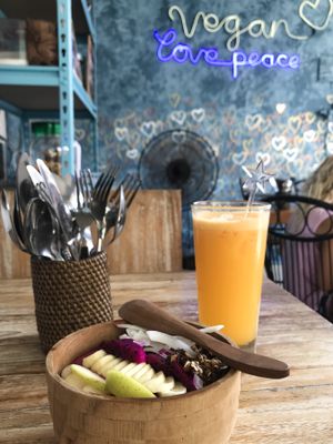 Dragonfruit smoothie bowl and fresh orange juice. Yum-yum-yum!
March 2019. at Vegan Bali in Kuta