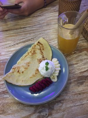 banana-pineapple pancake with coconut icecream at Vegan Bali in Kuta