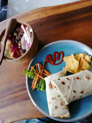 Tofu wraps and smoothie bowl at Vegan Bali in Kuta