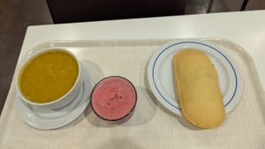 Lunch deal: soup, juice and empanada at Celeiro - Dezembro in Lisbon