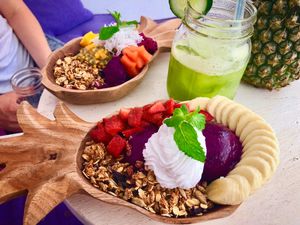 Bowls with fruits and granola at Acai Queen - Gootama in Ubud