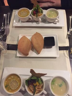 Voorgerecht: pastinaaksoep, dahl en glasnoedelsalade at Het Stadhuis in Oostburg