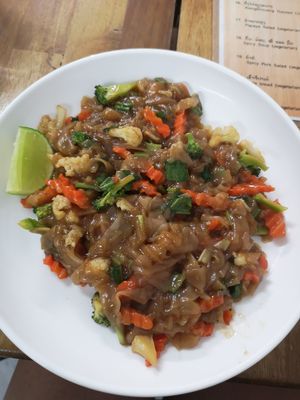 Pad thai at Kuan Im Yok in Vientiane