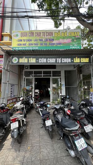 Entrance and parking   at BoDe Chay in Phu Quoc