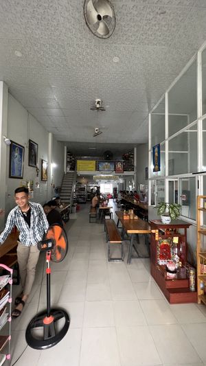 Many tables and fans  at BoDe Chay in Phu Quoc