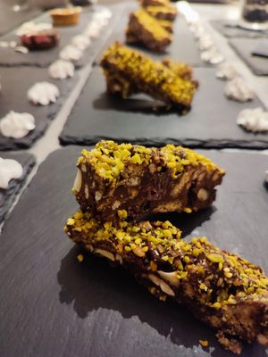 Dolce al cioccolato e frutta secca at OH Ficomaeco in Brescia