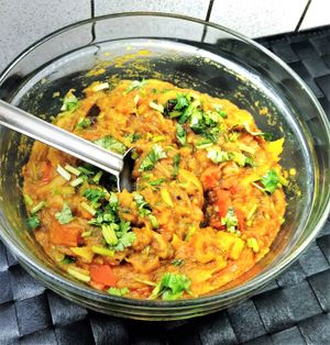 Bengan Bhartha (eggplant grilled and prepared in curry sauce) at Manger Vegetalien in Argenteuil
