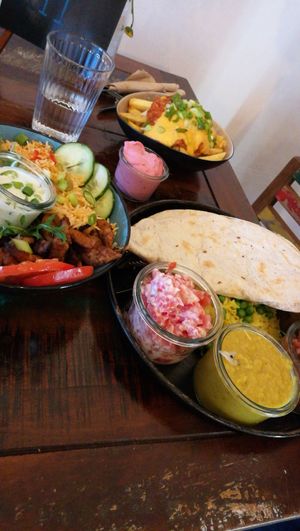 Sri Lanka Spezial, Bosporus Bowl und Chili Fries at World Food Trip in Blieskastel