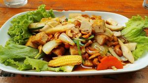 fried cashews with tofu at Papaya Mom in Koh Lipe