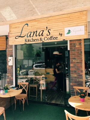 Outside at Veganevden in Istanbul