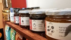 Kocamaar refined sugar free jams and marmelades and  % Almond Butter   at Veganevden in Istanbul