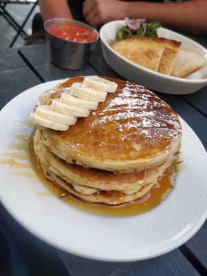 Vegan pancakes with maple syrup and banana at POG - Bachelor's Walk in Dublin