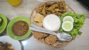 Berek (pato con tofu y tempeh) at Rumah Makan Veggie Food in 