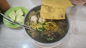 Mie bakso at Rumah Makan Veggie Food in 