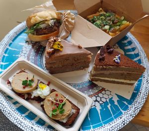 Delivery during lockdown at Aujourd'hui Demain Cafe in Paris