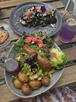 Brunch at Aujourd'hui Demain Cafe in Paris