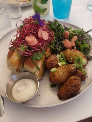 Selfish Burger at Aujourd'hui Demain Cafe in Paris