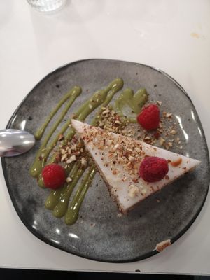 Tartelette aux fruits at Aujourd'hui Demain Cafe in Paris