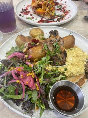 weekend brunch  at Aujourd'hui Demain Cafe in Paris