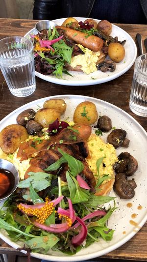 Breakfast salé 🥞 at Aujourd'hui Demain Cafe in Paris