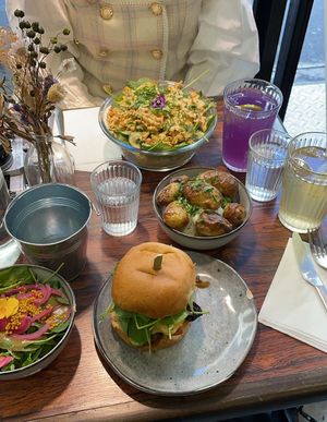 Mac and cheese, pumpkin burger and potatoes that were amazing  at Aujourd'hui Demain Cafe in Paris