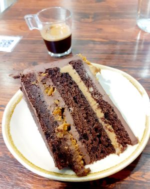 Layer cake 5€ at Aujourd'hui Demain Cafe in Paris