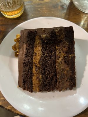 Sneakers layer cake 🍰  #Veganuary at Aujourd'hui Demain Cafe in Paris