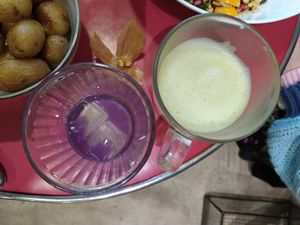 Ultraviolet drink and matcha latte (coconut milk) at Aujourd'hui Demain Cafe in Paris