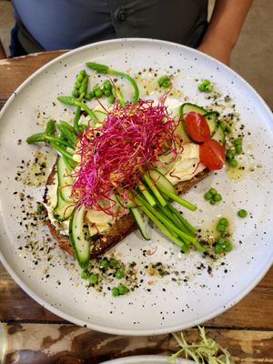 Green toast at Aujourd'hui Demain Cafe in Paris
