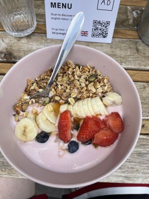 Granola bowl, part of the vegan brunch  at Aujourd'hui Demain Cafe in Paris