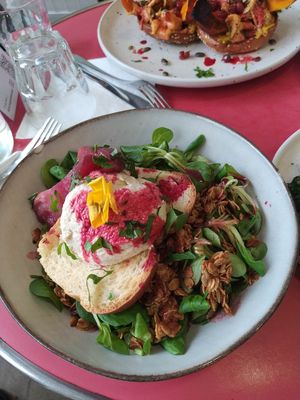 No mozza brioche at Aujourd'hui Demain Cafe in Paris