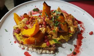 Golden toast at Aujourd'hui Demain Cafe in Paris