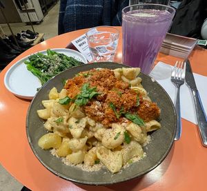 Mac and cheese, broccoli side, “Ultraviolet” drink.  at Aujourd'hui Demain Cafe in Paris
