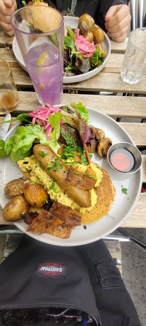  at Aujourd'hui Demain Cafe in Paris