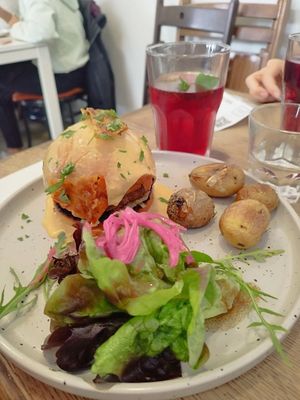 Ultimate burger at Aujourd'hui Demain Cafe in Paris