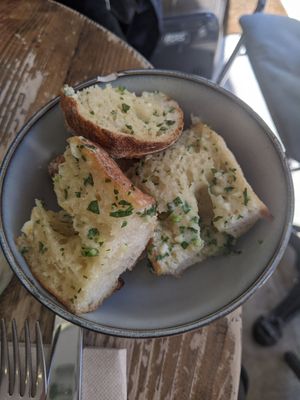 Garlic bread (2€ when bought together with Yellow Houmous) -  5/5 at Aujourd'hui Demain Cafe in Paris