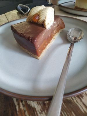 Stickers cake at Aujourd'hui Demain Cafe in Paris