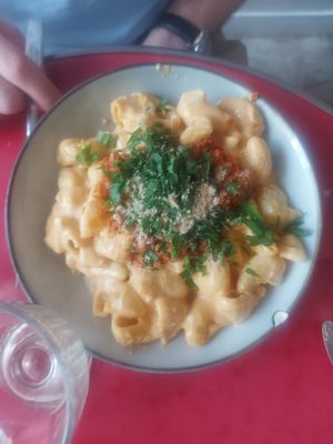Mac n cheese at Aujourd'hui Demain Cafe in Paris