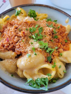 Small Mac n cheese at Aujourd'hui Demain Cafe in Paris