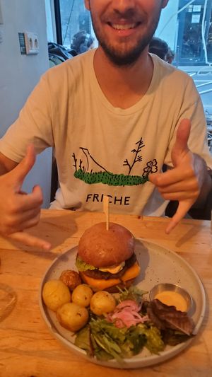 Cheeseburger at Aujourd'hui Demain Cafe in Paris