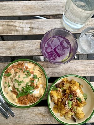 Mac‘n Cheese & Crispy Cauliflower   at Aujourd'hui Demain Cafe in Paris