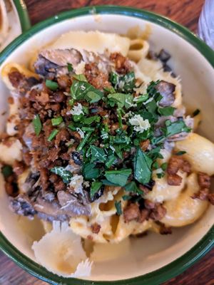 Mac and cheese at Aujourd'hui Demain Cafe in Paris