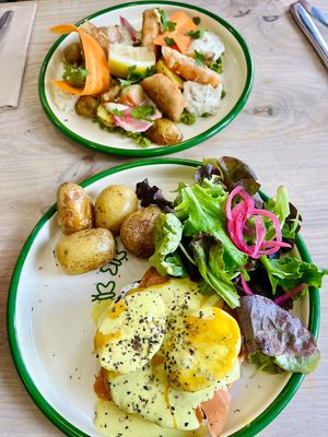 Fish&peas and Benedict Toast  at Aujourd'hui Demain Cafe in Paris