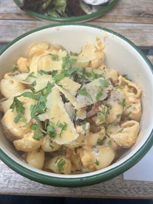 Macaroni n cheese carbonara  at Aujourd'hui Demain Cafe in Paris