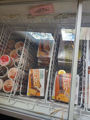 Desserts at Aujourd'hui Demain Cafe in Paris