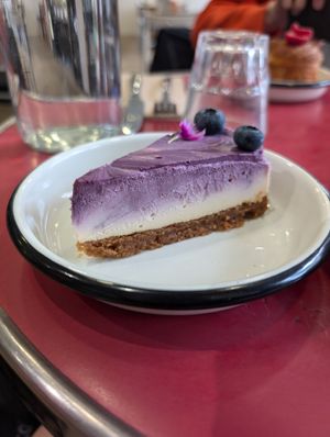 Cheesecake (myrtille) at Aujourd'hui Demain Cafe in Paris