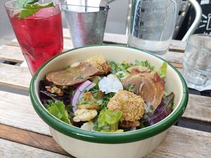 'Honey Goat Salad' + quinoa, no-Prosciutto, red onion, walnuts, mustard sauce, no-Parmesan, roast apple, thyme & oregano flakes (15€) &
 'Bissap' hibiscus drink (3€) at Aujourd'hui Demain Cafe in Paris