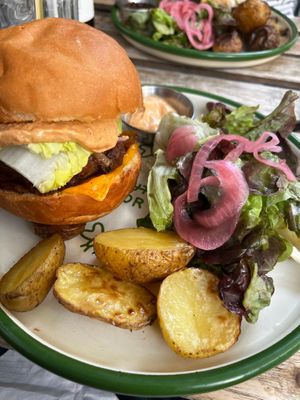 Der Burger nochmal  at Aujourd'hui Demain Cafe in Paris